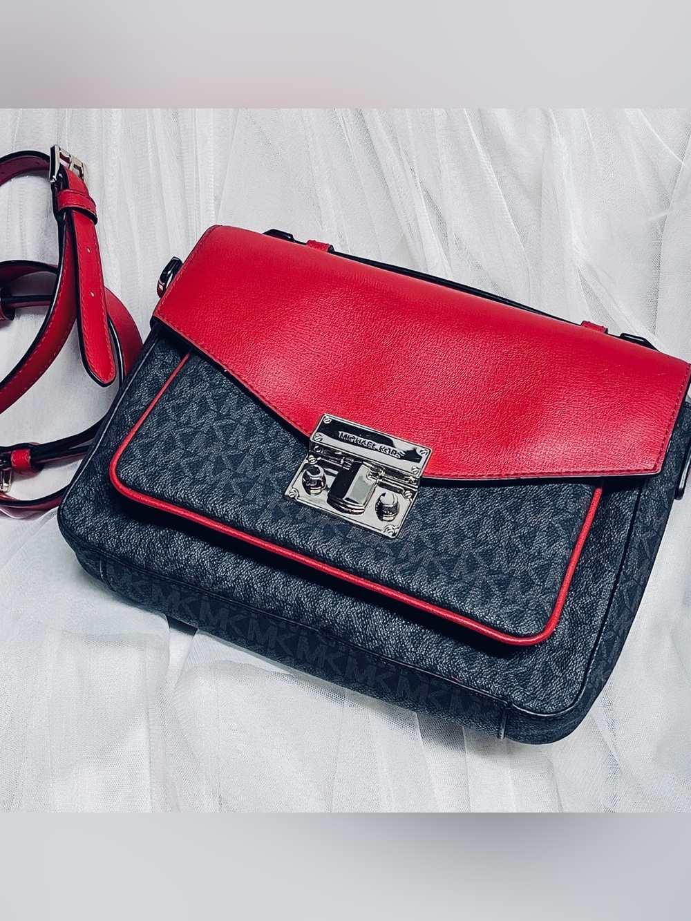Michael Kors Signature Crossbody